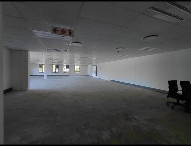 329M² OFFICE TO LET IN MAGALIESSIG